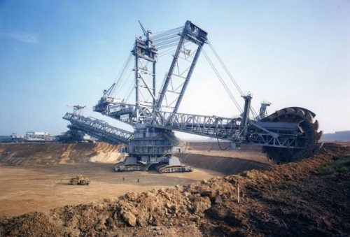 Large-scale excavator at a lignite open pit mine.jpg